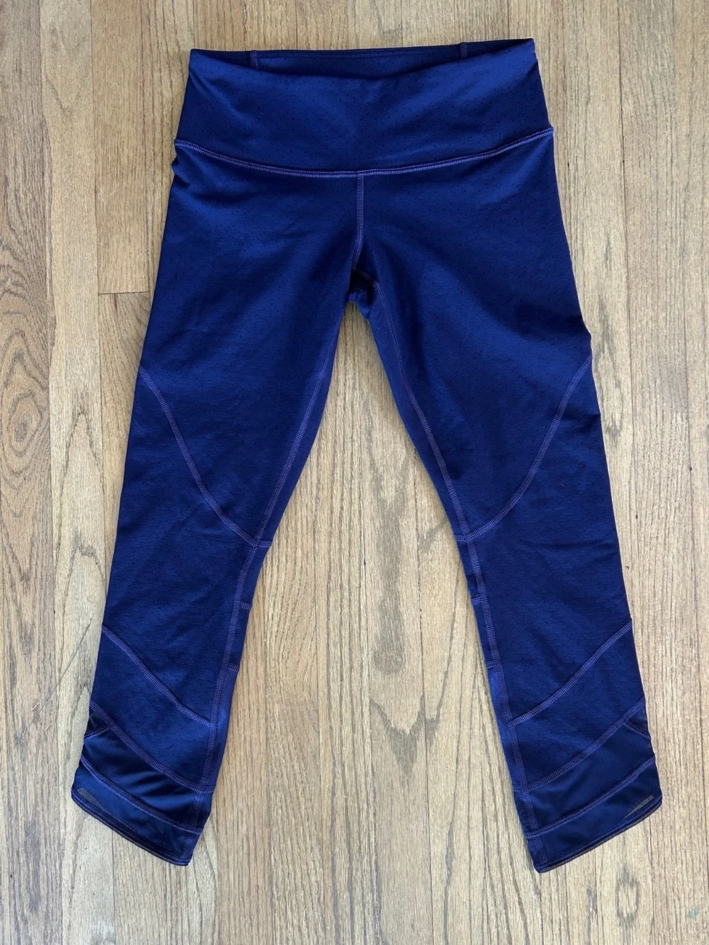 Lululemon Emerge Renewed Cropped Leggings in Dark Purple Size 6